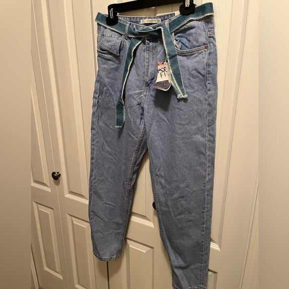 NWT Zara Mom Jeans with Belt - Picture 2 of 5